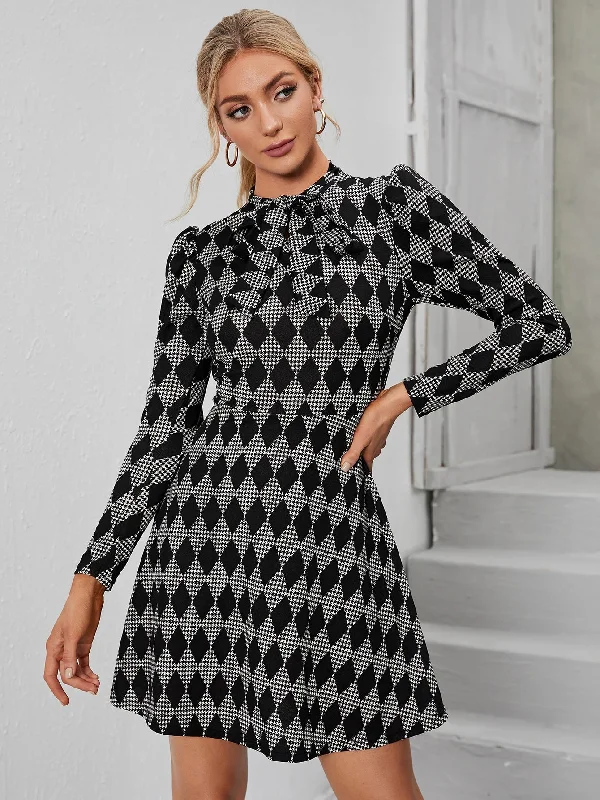 KittenAlarm - Houndstooth Print Puff Sleeve Flare Dress